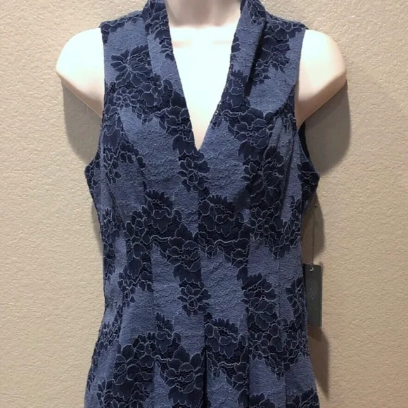 Vince Camuto Women's Navy Blue Floral Lace Sleeveless Lined Dress Size 6 - Picture 2 of 13